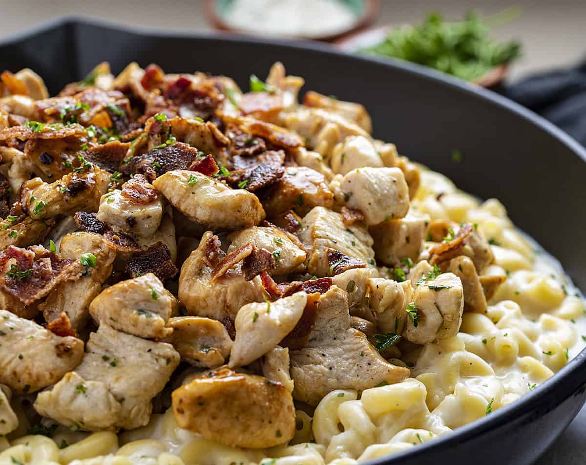 Chicken Bacon Ranch Macaroni and Cheese in a Skillet
