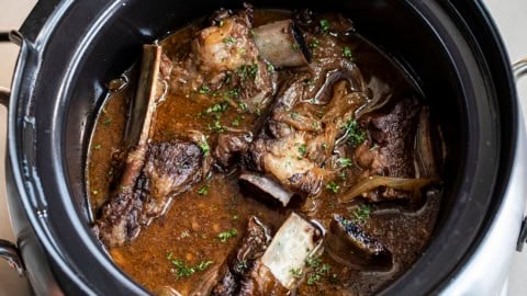 Beef short ribs with outlet gravy in slow cooker