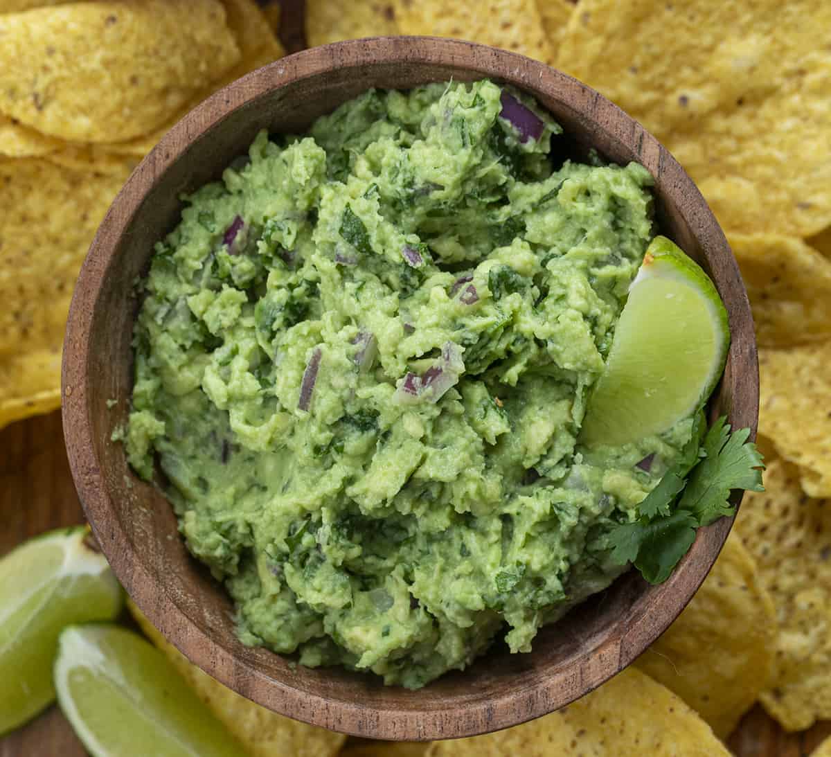 Overhead Picture of a Bowl of Easy Guacamole (Chipotle Copycat)