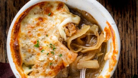 https://iamhomesteader.com/wp-content/uploads/2022/03/easy-french-onion-soup-1-480x270.jpg